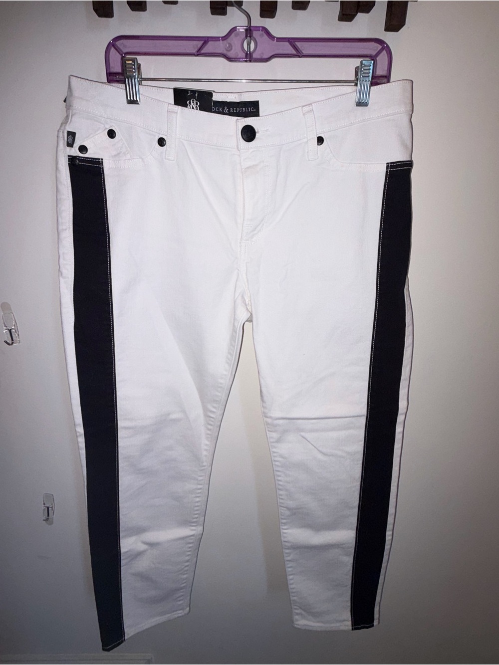 Rock & Republic White Skinny Jeans with Black Side Stripes size 14